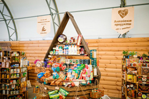 «ВкусноЕстьПолезно»: чем удивила выставка - ярмарка алтайских продуктов на «Дне сибирского поля - 2022»