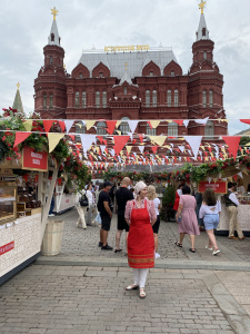 Более полутора тонн меда и сыра реализовали алтайские компании на Национальном гастрономическом фестивале «Вкусы России» 