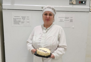 С вдохновением и результатом: кондитер компании «Алтайхлеб» рассказала о наставничестве 